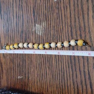 Yellow and white marbled beaded bracelet